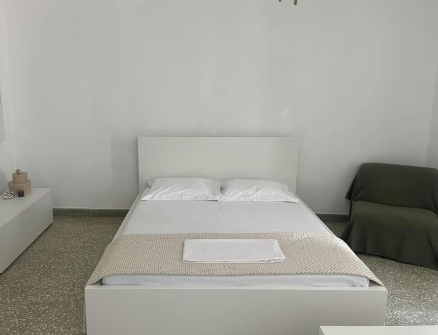 Cozy, Spacious, Newly Renovated Flat In Adamas Εξωτερικό φωτογραφία